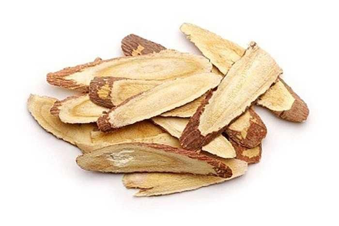 Cam thảo: Cam thảo có các thành phần chứa hoạt chất axit glycyrrhetiniclàm giảm nồng độ cortisol và dẫn đến giảm testosterone.