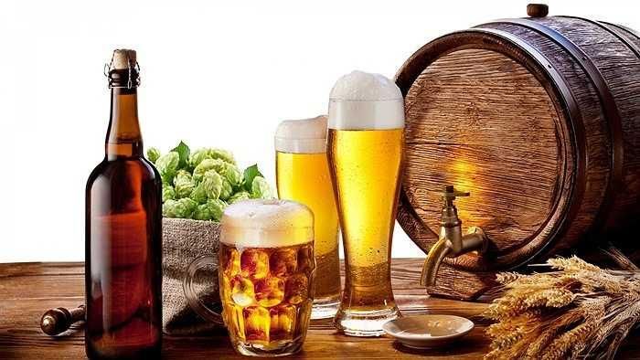 Rượu: Một ly rượu vang chắc chắn sẽ giúp bạn cởi bỏ những ức chế và thậm chí có thể thư giãn. Nhưng quá nhiều rượu có thể cản trở 'chuyện ấy' của bạn. Uống nhiều rượu có thể làm giảm sản xuất testosterone ở nam giới thậm chí còn làm rối loạn chức năng cương dương ở cơ thể bạn. 