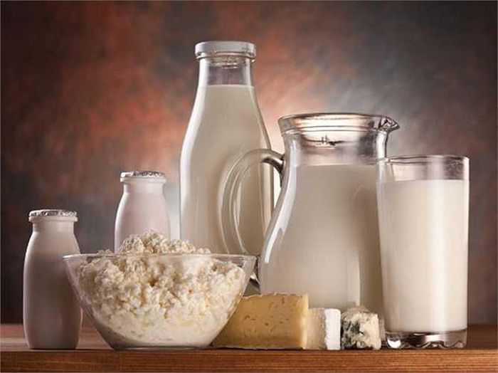 Sữa và các chế phẩm từ sữa: Ăn quá nhiều các sản phẩm từ sữa chế biến dẫn đến việc sản sinh estrogen trong cơ thể của các quý ông. Những estrogen không mong muốn có thể làm giảm ham muốn tình dục và rối loạn chức năng tình dục.