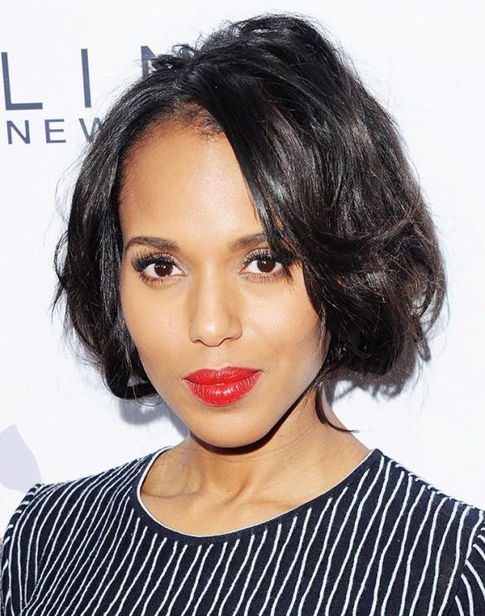 Kerry Washington tạo những lọn xoăn lớn giúp mái tóc trông tràn đầy sức sống. 