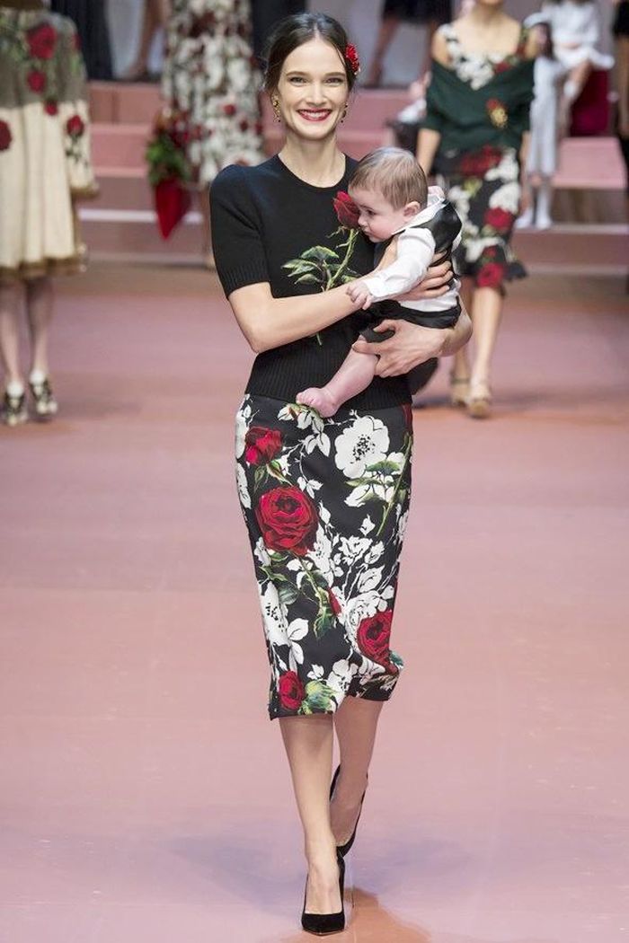  Dolce&amp;Gabbana chính là điểm nhấn khó quên ở Milan Fashion Week mùa thu đông 2015. 