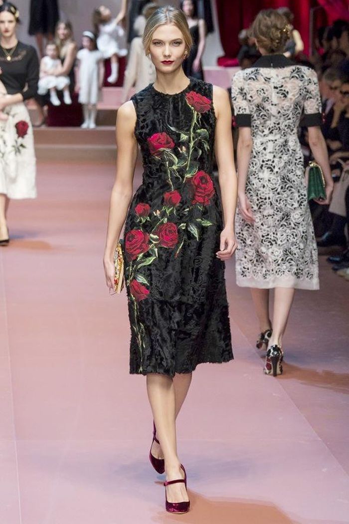  Cựu thiên thần nội y Karlie Kloss rạng rỡ trên sàn diễn thời trang Milan, Italy. 