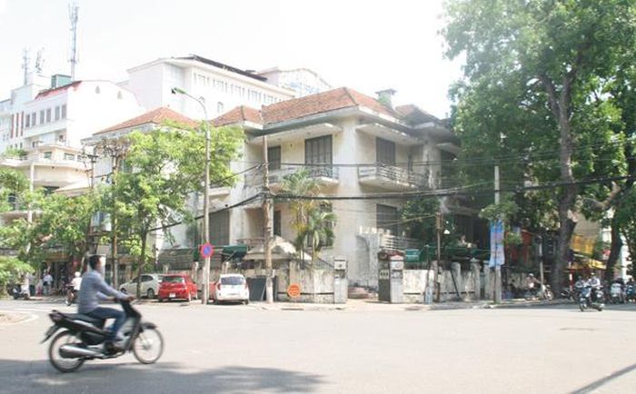 Nhìn ngôi nhà đẹp bỏ hoang giữa khu đất vàng khiến nhiều người nuối tiếc
