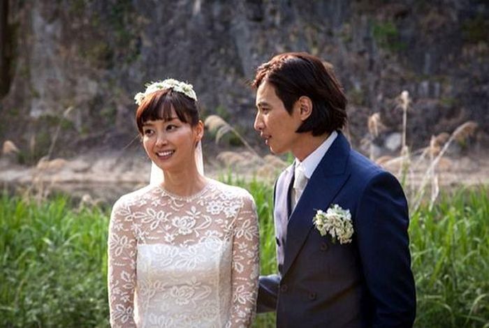 Won Bin và Lee Na Young trong đám cưới giản dị tại quê nhà.
