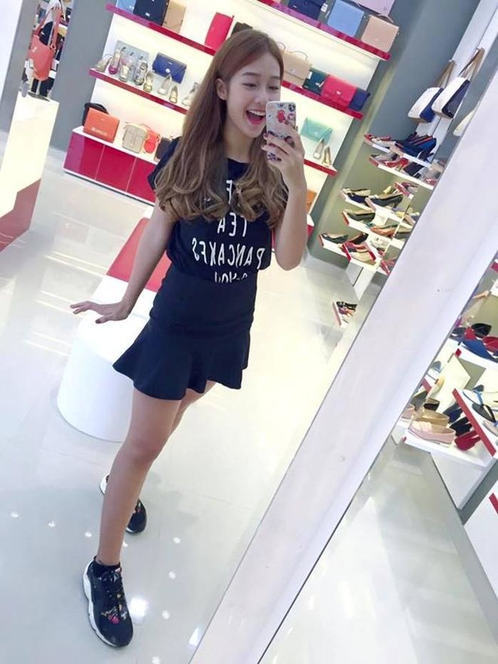 Được biết đến từ hình ảnh boxing girl xinh đẹp, Khả Ngân nhanh chóng thu hút sự quan tâm của cộng đồng mạng. Hot girl nổi tiếng Sài thành sở hữu chiều cao 1,66m.