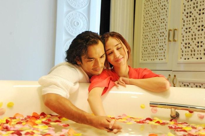 Để bảo vệ hình ảnh Khánh My, chỉ có 4 người ở phim trường, đạo diễn Việt Trinh, hai diễn viên và quay phim. Lần đầu tiên đóng phim điện ảnh, Khánh My đã gặp thử thách, cô phải diễn cảnh nóng ngay từ cảnh quay đầu tiên.