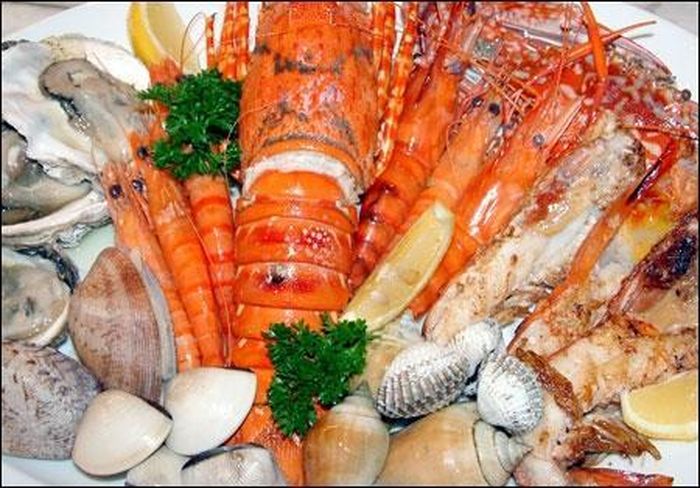 Những thực phẩm không nên ăn khi có vết thương hở là hải sản