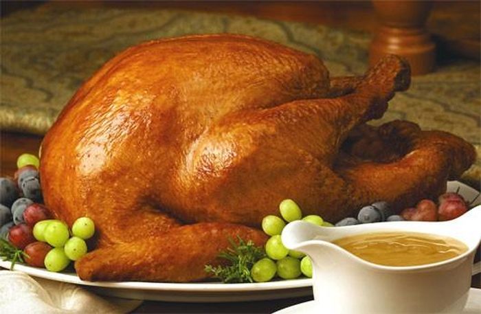 Ở Mỹ và Canada, gà tây được ăn vào dịp Lễ Tạ ơn.