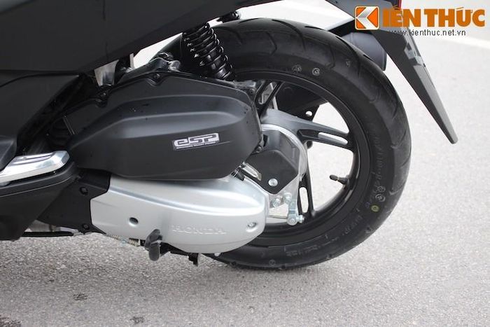 Động cơ được trang bị cho PCX 125 là loại máy cơ ESP 125 cc, phun xăng điện tử công suất 11,53 mã lực tại 8.500 vòng/phút, mô men xoắn 11,7 Nm tại 5.000 vòng/phút, đi kèm các công nghệ như bộ đề ACG, dừng cầm chừng Idling Stop...