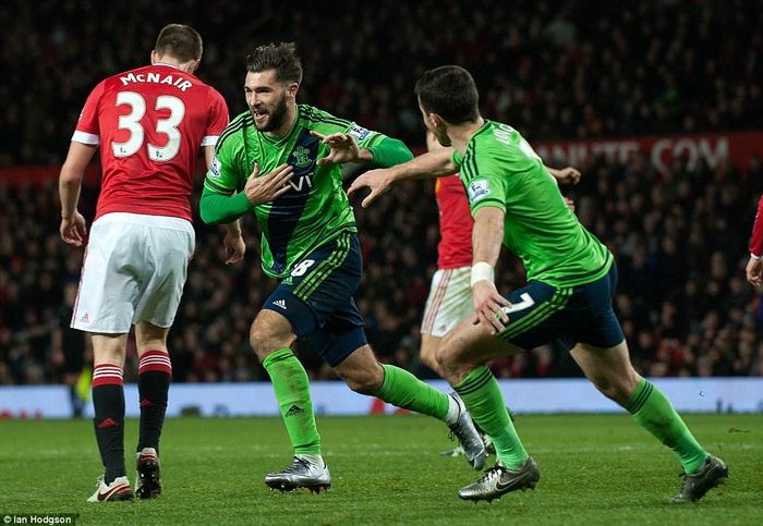 Austin ghi bàn thắng duy nhất giúp Southampton vượt qua M.U ngay trên sân Old Trafford. Ảnh: Ian Hodgson