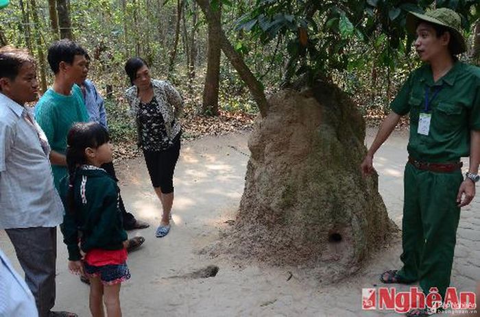 Và tìm hiểu lỗ thông hơi của địa đạo.