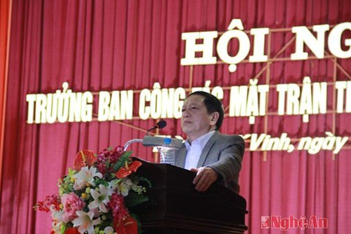 Đồng chí Nguyễn Đình Cát - Chủ tịch Ủy ban MTTQ TP Vinh phát biểu kết luận hội nghị.