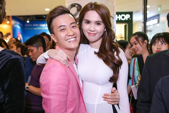 Lương Mạnh Hải diện vest hồng dự sự kiện. Trong phim, anh vào vai ông trùm chân dài. Trước thắc mắc, có ngại khi hóa thân vào vai ông trùm vốn nhiều tai tiếng như Vũ Khắc Tiệp, diễn viên gốc Hà thành khẳng định: "Chính nhân vật tranh cãi mới khiến tôi thích thú".