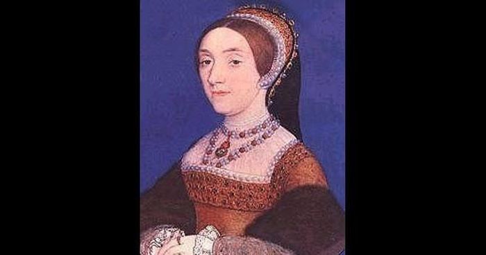 Hoàng hậu Catherine Howard bị chém đầu năm 1542. Đây là một trong 6 người vợ của vua Henry VIII và là 2 trong số những người vợ của ông bị chém đầu theo lệnh nhà vua. Trước khi trở thành hoàng hậu Anh năm 1540, Catherine Howard là người hầu danh dự của Anne of Cleves - người vợ thứ 4 của vua Henry VIII.