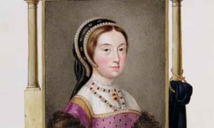 Kết quả là hoàng hậu Katherine bị tước ngôi hoàng hậu ngày 23/11/1541 và bị tống giam ở tu viện Syon, Middlesex. Sau cùng, vị hoàng hậu này bị kết tội phản quốc và bị chặt đầu lúc 7h sáng ngày 13/2/1542.