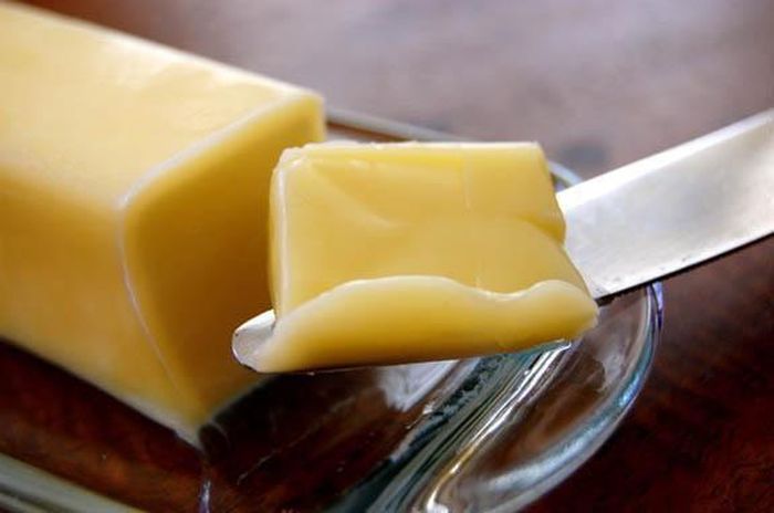 Trong tủ lạnh, bơ có thể giữ được trong bốn tháng, thậm chí quá hạn một tháng. Thời gian bảo quản còn được lâu hơn nếu sử dụng kho đông lạnh.