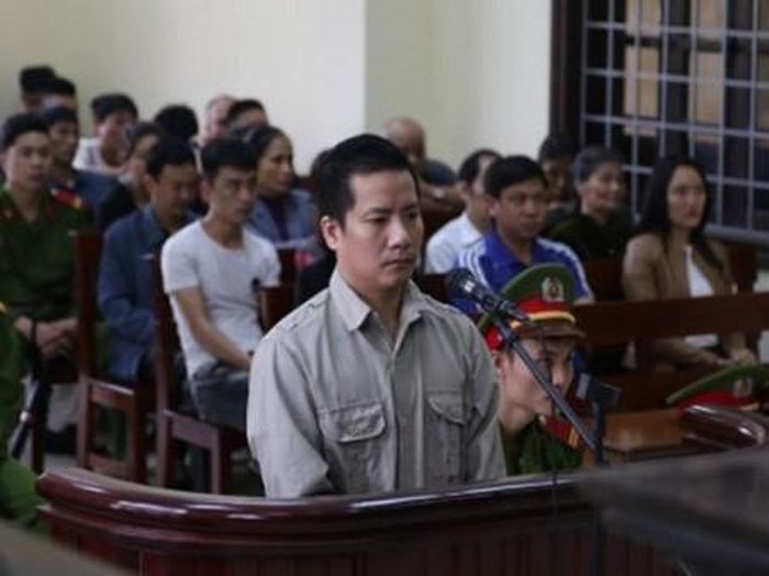 Bị cáo Việt ra tòa lĩnh án. Ảnh: Nguyễn Thái