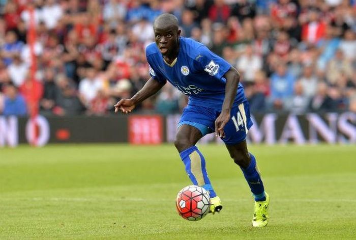 Nhưng để an tâm tung hoành ở phía trên, Mahrez cần phải cảm ơn Kante. Chính cầu thủ này đã thu hồi bóng và phân phát nhịp nhàng cho các đồng đội trong màu áo của Leicester City.