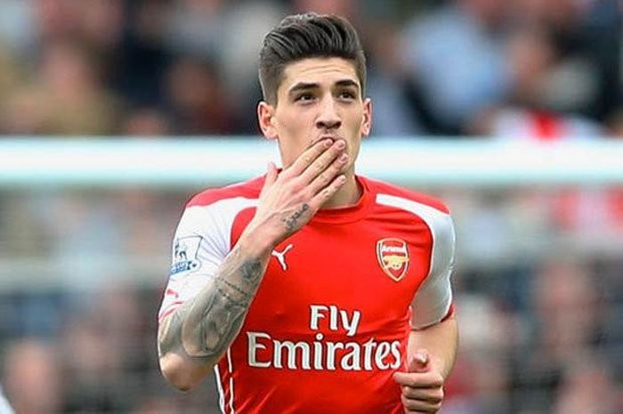 Ở vị trí hậu vệ phải của đội hình tiêu biểu Premier League 2015/2016 không ai có thể xứng đáng hơn Bellerin (Arsenal). Tốc độ và khả năng tham gia tấn công cực tốt của anh đã khiến nhiều đội bóng lớn phải để ý trong đó có CLB Barcelona.