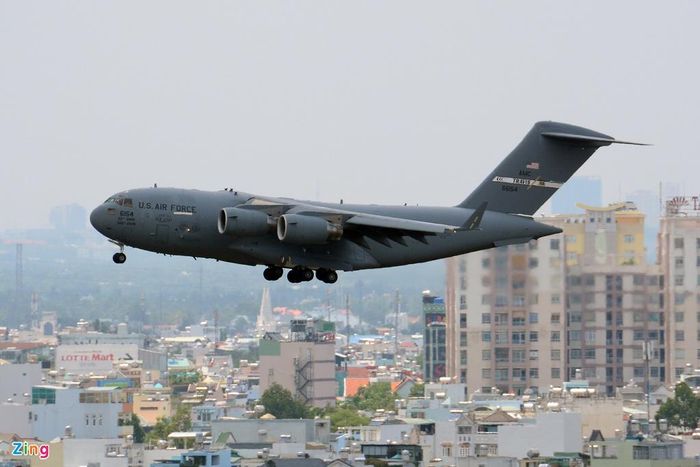 Mọi hoạt động của US Air Force ở nước ngoài đều được giám sát chặt chẽ bởi Bộ chỉ huy Phòng thủ Không gian Bắc Mỹ (NORAD). 