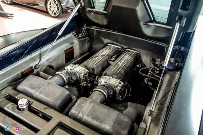 Chiếc Gallardo SE này mang số thứ tự 249 trên tổng số 250 chiếc toàn cầu. Trước đây xe có màu vàng đen khá đẹp nhưng đã bị chủ nhân mới sơn lại thành đen nhám. 