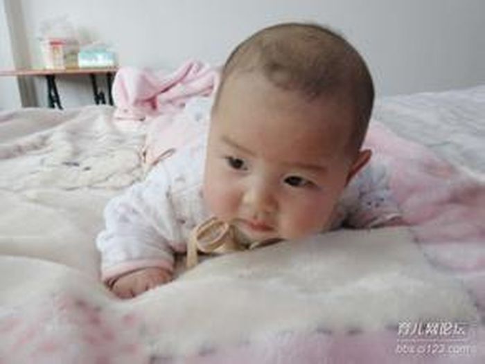 Vì thế, khi còn nhỏ cha mẹ cần phải chú ý kiên nhẫn nuôi dưỡng tính nhẫn nại, lòng bao dung, sự mềm mỏng và cẩn thận cho con để cuộc đời sau này của con sẽ bằng phẳng, bớt chông gai.