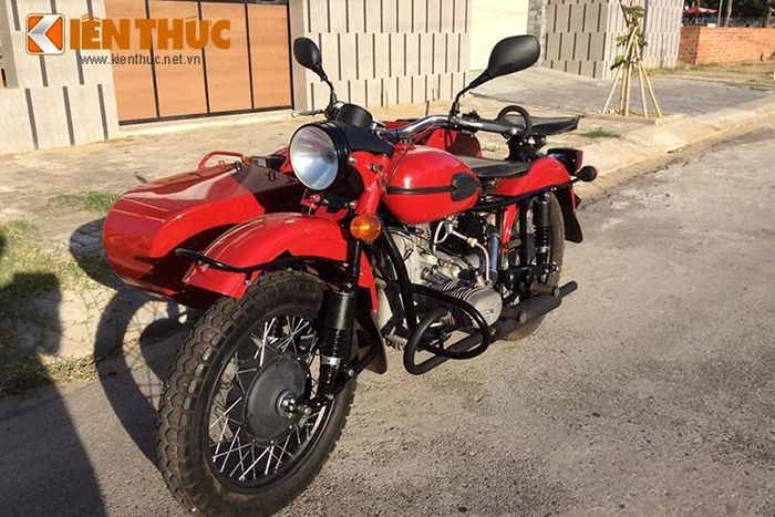 Thú chơi Sidecar cũng vô cùng, bởi nếu chơi cầu kỳ thì chỉ riêng sơn xe thôi cũng đã lên đến hơn 10 triệu đồng. Nhưng đối với những người yêu thích xe thì công việc tự tay chăm sóc và sửa chữa chiếc xe thân yêu của mình như; sơn xe hay thay thế các linh kiện lại là cả một niềm đam mê phấn khích.