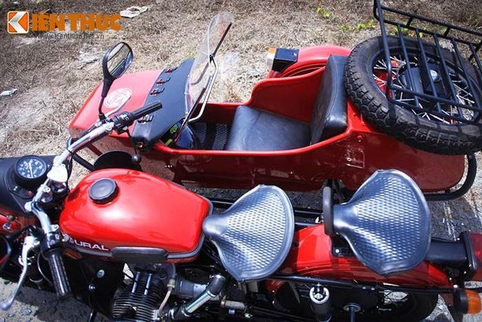 Rẻ nhất là chiếc xe không đủ đồ thì cũng có giá khoảng 60 triệu đồng. Ngay cả những linh kiện, phụ kiện nhỏ lẻ của dòng xe Sidecar cũng có thể lên tới 15 – 30 triệu đồng mà cũng chưa chắc đã đặt mua được hàng chính hãng từ nước ngoài mà phải tìm thợ đặt, đôi khi phải tìm mua đồ Trung Quốc thay thế.