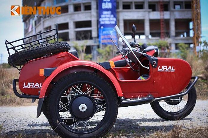 Những chiếc xe Ural nguyên bản còn lại ở Việt Nam hiện nay không nhiều. Vì thế, giá của một chiếc Sidecar “xịn” có giá lên tới vài trăm triệu đồng. Ở Việt Nam, nhưng loại xe này hiện chỉ có số lượng đếm trên đầu ngón tay. Những chiếc xe thông thường khác đã bị thay thế vài phụ tùng thì có giá chừng 100 – 150 triệu đồng.