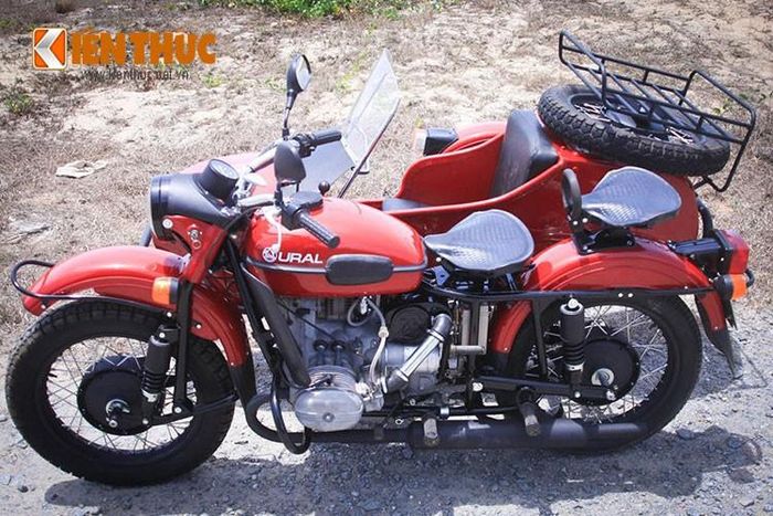 Những mẫu Ural chủ yếu thường sở hữu động cơ 4 kỳ, xi lanh nằm ngang (dạng boxer), điểm yếu của Ural khi hoạt trộng trong môi trường khí hậu nhiệt đới nóng ẩm là nhiệt độ của xe tỏa ra khá cao bởi Ural chỉ sử dụng phương pháp làm mát bằng không khí.