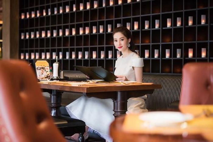 Gần đây, Đặng Thu Thảo vinh dự được mời trở thành giám khảo Hoa hậu Việt Nam 2016. Đây cũng là cuộc thi giúp cô tỏa sáng.