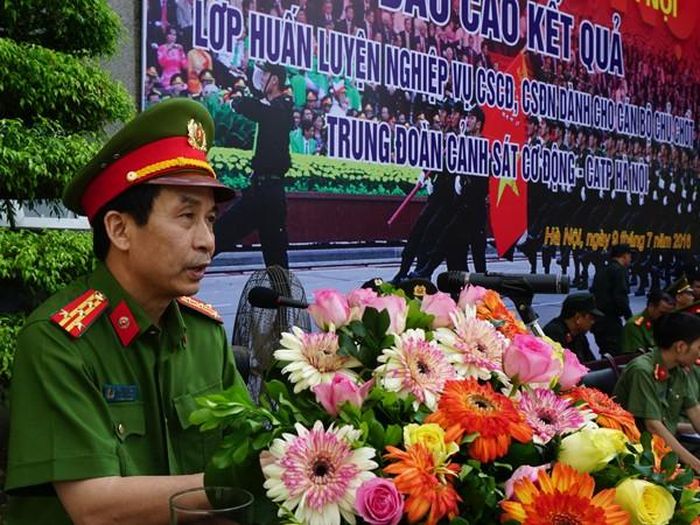 Đại tá Phạm Văn Bảng, Phó Tư lệnh Bộ Tư lệnh Cảnh sát cơ động- Bộ Công an phát biểu tại lễ bế giảng