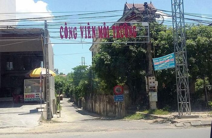 Công viên Môi trường (thị xã Kỳ Anh, Hà Tĩnh) ở sát nhà dân.