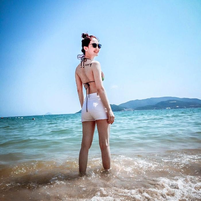 Mời độc giả cùng ngắm nhan sắc của cô nàng "hai lưng" Mỹ Linh! Ảnh trong bài: Facebook nhân vật/James Quang.