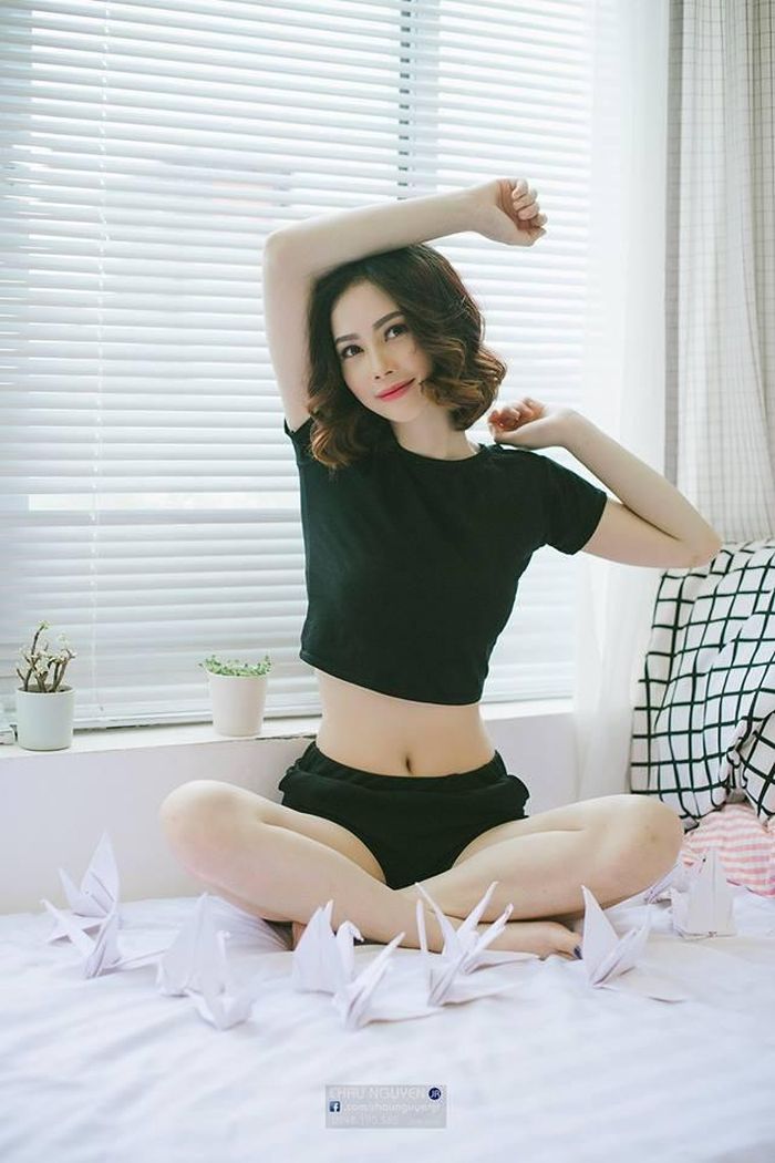 Tuy coi công việc mẫu ảnh là nghề tay trái nhưng Mỹ Linh rất đam mê và yêu thích chúng. Cô nàng chia sẻ về kỉ niệm gắn bó với công việc này là do chính bạn trai cũ của cô mang đến cho Mỹ Linh đam mê làm mẫu ảnh và những trải nghiệm tuyệt vời khi thực hiện những bộ ảnh đầu tiên.