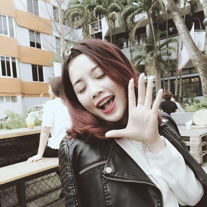 Tạo dáng tự tin của Mỹ Linh trong mọi shoot hình.