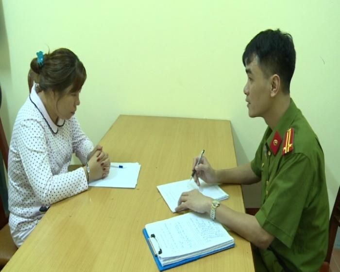 Cán bộ Công an lấy lời khai Triệu Thị Hạ