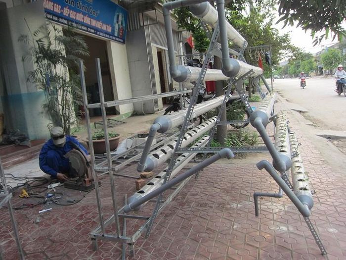 Mô hình thủy canh hồi lưu tự động được anh Thám cải tiến phù hợp với thời tiết khô nóng của miền Trung. 