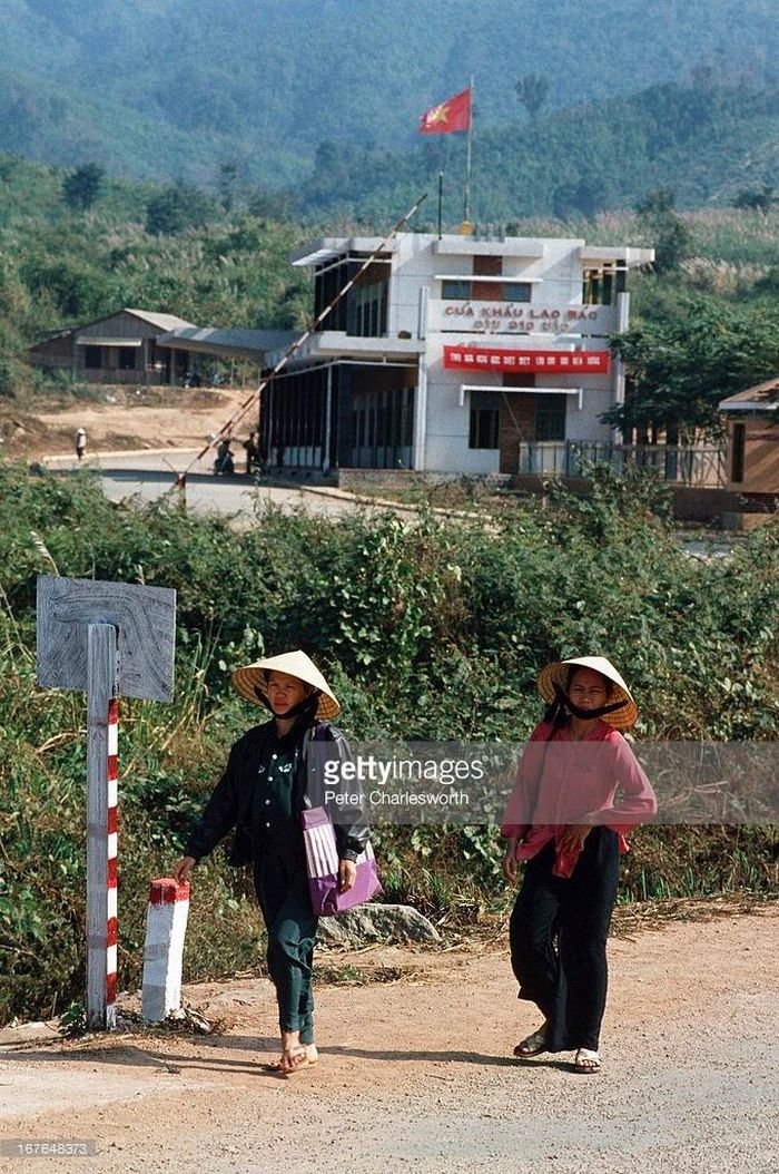 Cửa khẩu Lao Bảo, Quảng Trị năm 1991.