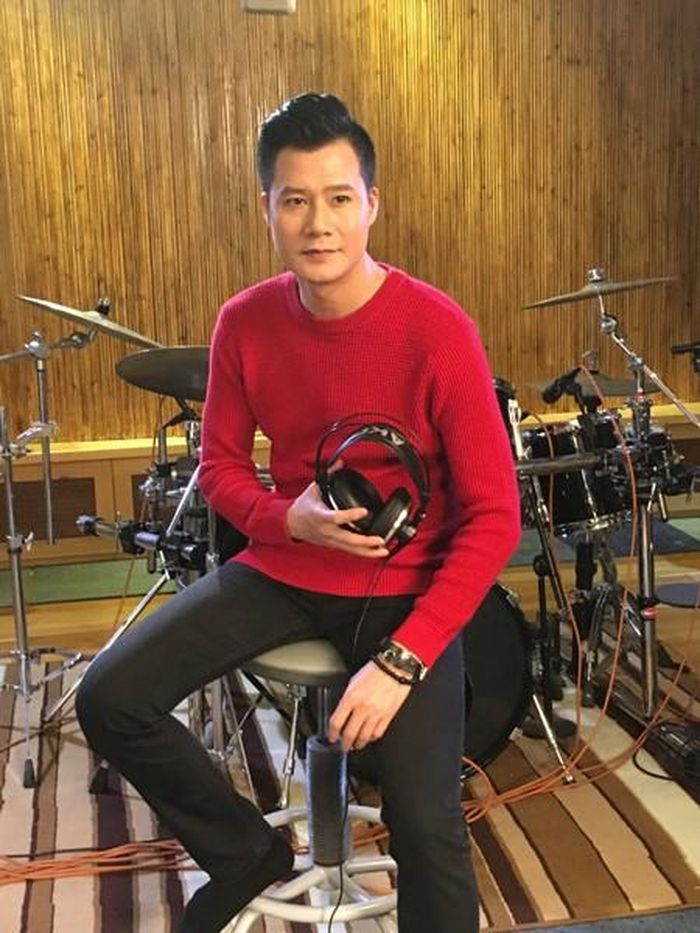 Một single trầm lắng rất hợp cho những ngày mưa, để trái tim nồng nàn lại một lần nữa tư lự trước nhịp thời gian, để không ngừng tin vào yêu thương và hạnh phúc hiện tại.