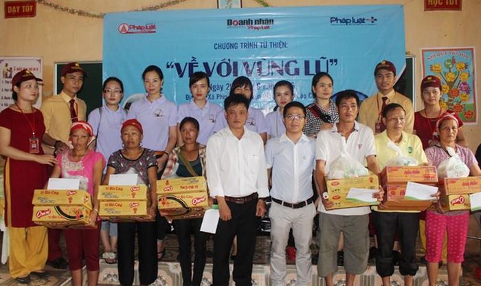 Công ty Bảo Tín Minh Châu, Công ty TNHH Dược phẩm Ích Nhân, Công ty lương thực Hà Việt...nhiều đơn vị, cá nhân khác cũng đã đồng hành với Báo Pháp luật Việt Nam trong chương trình thiện nguyện về với bà con vùng lũ. 