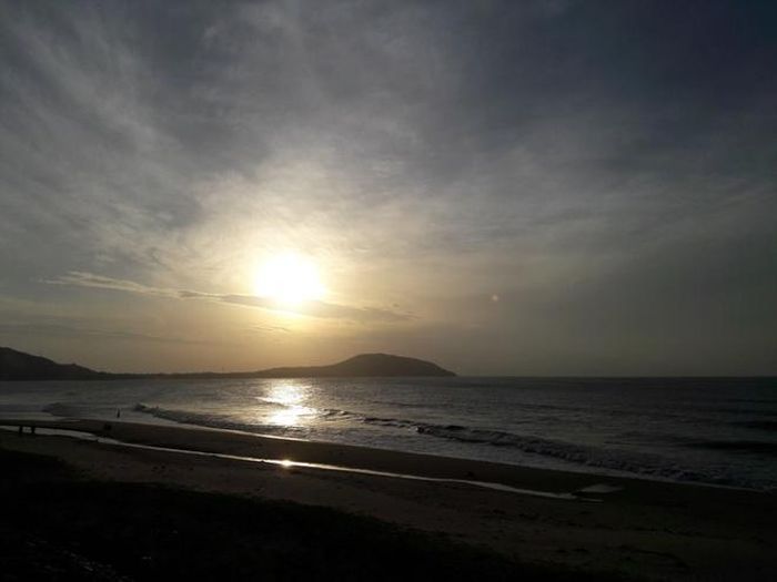 Đi một ngày đàng học một sàng khôn. Phan Thiết vốn nổi tiếng về biển với những bãi biển đẹp trải dài Mũi Né, Hòn Gơm... Nhưng lần đi và đến này làm chúng tôi cảm thấy trải lòng với những cung đường cát vàng, cát trắng với cái gió của những cung đường ven biển.