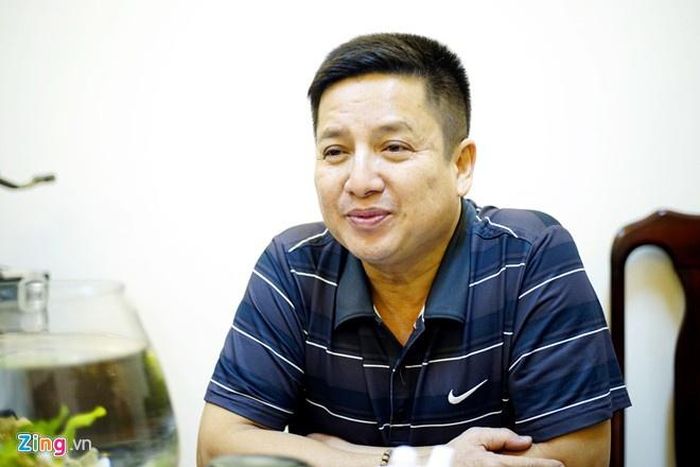 NSƯT Chí Trung hiện là Phó giám đốc Nhà hát Tuổi trẻ. Anh được bổ nhiệm giữ cương vị này từ ngày 6/3/2013. Nam nghệ sĩ có 38 năm gắn bó với sân khấu và từng là trưởng đoàn kịch II của nhà hát. Trong cuộc trò chuyện với phóng viên Zing.vn cách đây vài tháng, Chí Trung tiết lộ: "Lương Phó giám đốc của tôi là 7 triệu đồng, vợ diễn viên là 5 triệu đồng. Còn các con đi thử việc đã chục chiều rồi". 
