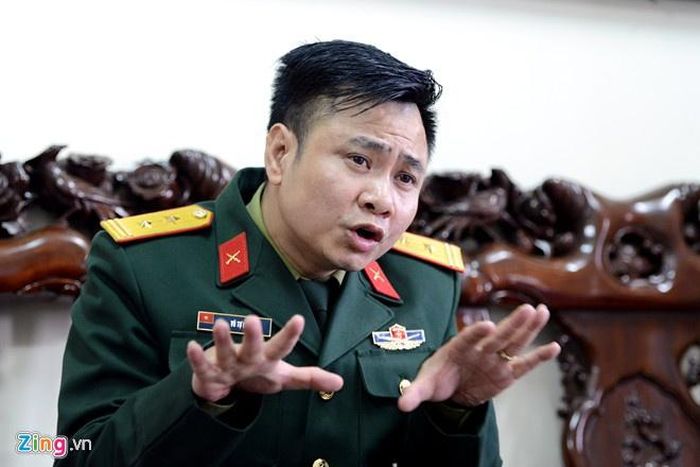 NSND Tự Long đang là Phó giám đốc Nhà hát Chèo Quân đội. Anh đảm nhiệm chức vụ này từ ngày 15/9/2014. Trước đó, Tự Long là nghệ sĩ trực thuộc đoàn chèo Tổng cục Hậu cần Bộ Quốc phòng. Anh mang quân hàm trung tá cách đây 3 năm và từng có 2 năm làm đội phó đội diễn viên, hai năm làm đội trưởng trước khi được bổ nhiệm chức danh phó giám đốc. 
