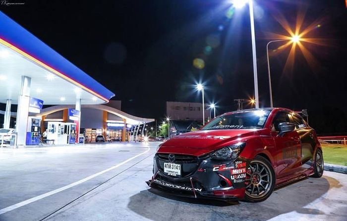 Mazda 2 độ này vẫn giữ nguyên bản động cơ tiêu chuẩn với khối động cơ SkyActiv có dung tích 1.5L sản sinh công suất tối đa 109 mã lực tại vòng tua 6.000 vòng/phút và mô men xoắn cực đại 141 Nm tại vòng tua 4.000 vòng/phút, đi kèm hộp số tự động 6 cấp.