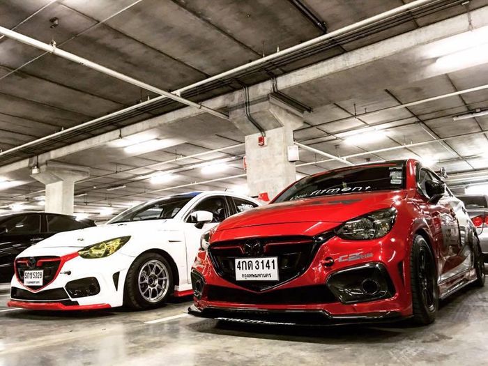 Tại thị trường Việt Nam, những chiếc Mazda độ với sự thay đổi cả về ngoại thất lẫn nội thất ngày càng được người chơi xe thích thú, đặc biệt thời gian vừa qua nở rộ trào lưu độ cửa dạng cánh chim hay lắp thêm bộ đèn led xenon.