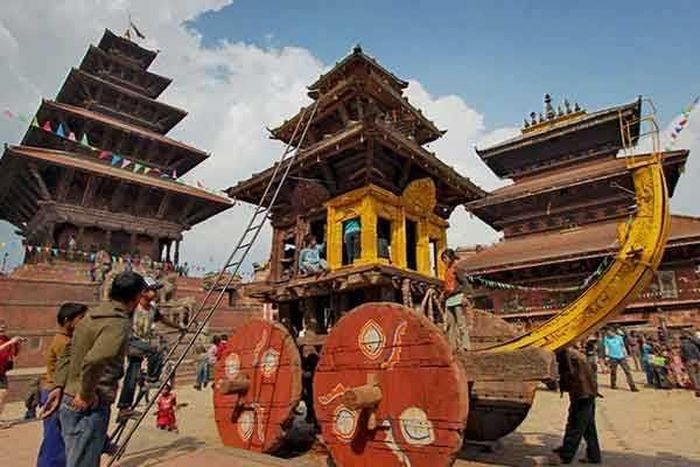 Chiếc xe rước thần chuẩn bị cho lễ hội