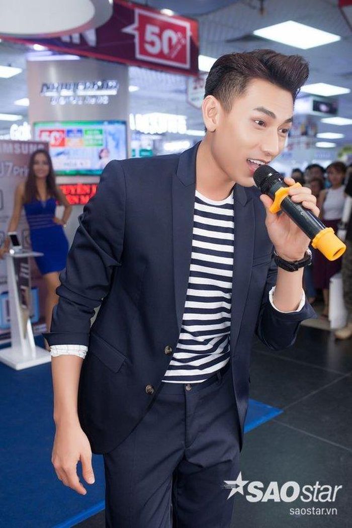 Nam ca sĩ dần khẳng định tên tuổi và “vị thế” của mình qua số lượng fan ngày càng tăng dần, cũng như là một gương mặt quảng cáo đắt giá của các nhãn hàng.