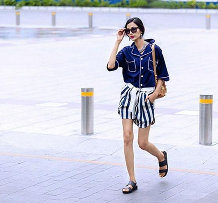 Hoàng Thùy kết hợp 2 mốt hot nhất mùa là sơ mi pizama và quần kẻ sọc khỏe khoắn trên phố.