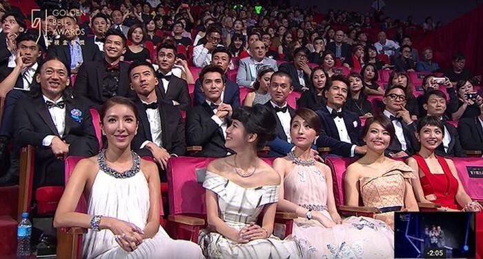 Từ trái sang 5 đề cử nam diễn viên chính xuất sắc nhất: Đơn Thừa Cự, Phó Mạnh Bá, Khưu Trạch, Ngô Khang Nhân, Vương Truyền Nhất. Hàng dưới là 5 đề cử nữ diễn viên chính xuất sắc nhất: Dương Cẩn Hoa, Liên Du Hàm, Kha Giai Yến, Lâm Gia Lợi, Lý Thiên Na,…